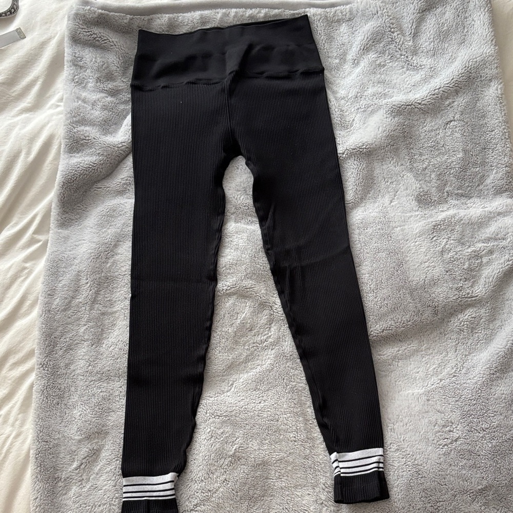 EUC Women’s Spiritual Gangster Black Ribbed Leggings/White Striped Cuffs M/L